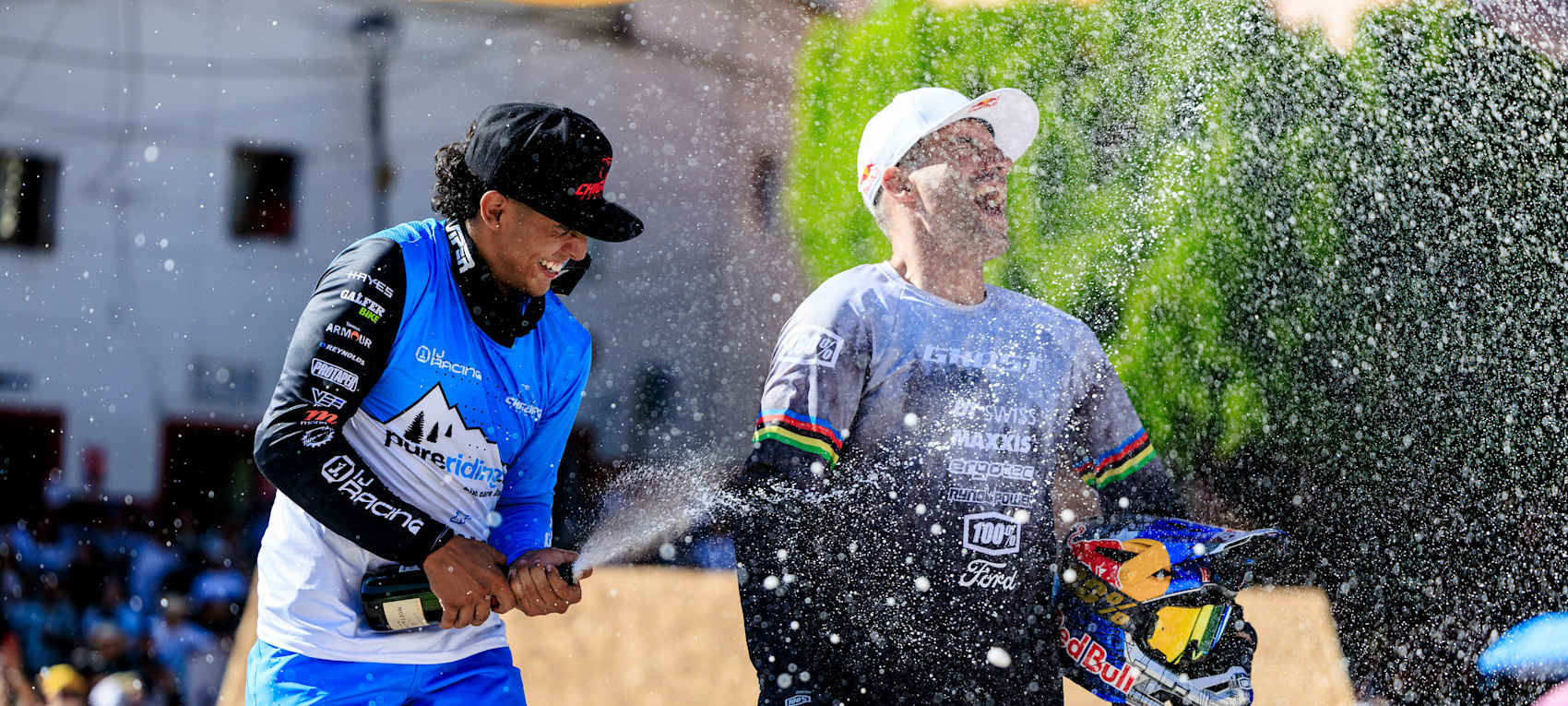 Podio de competencia downhill